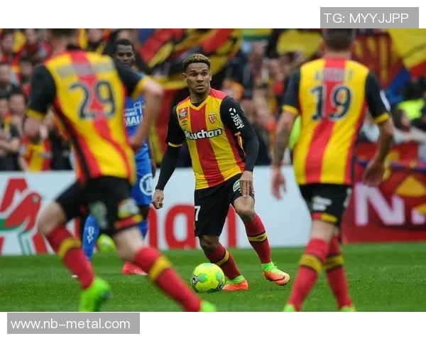 武汉足球队荣登足球状态排行榜第二名展现强劲实力