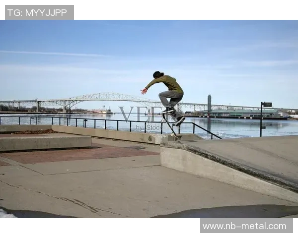 深圳滑板队的中路突破战术与技巧解析探讨